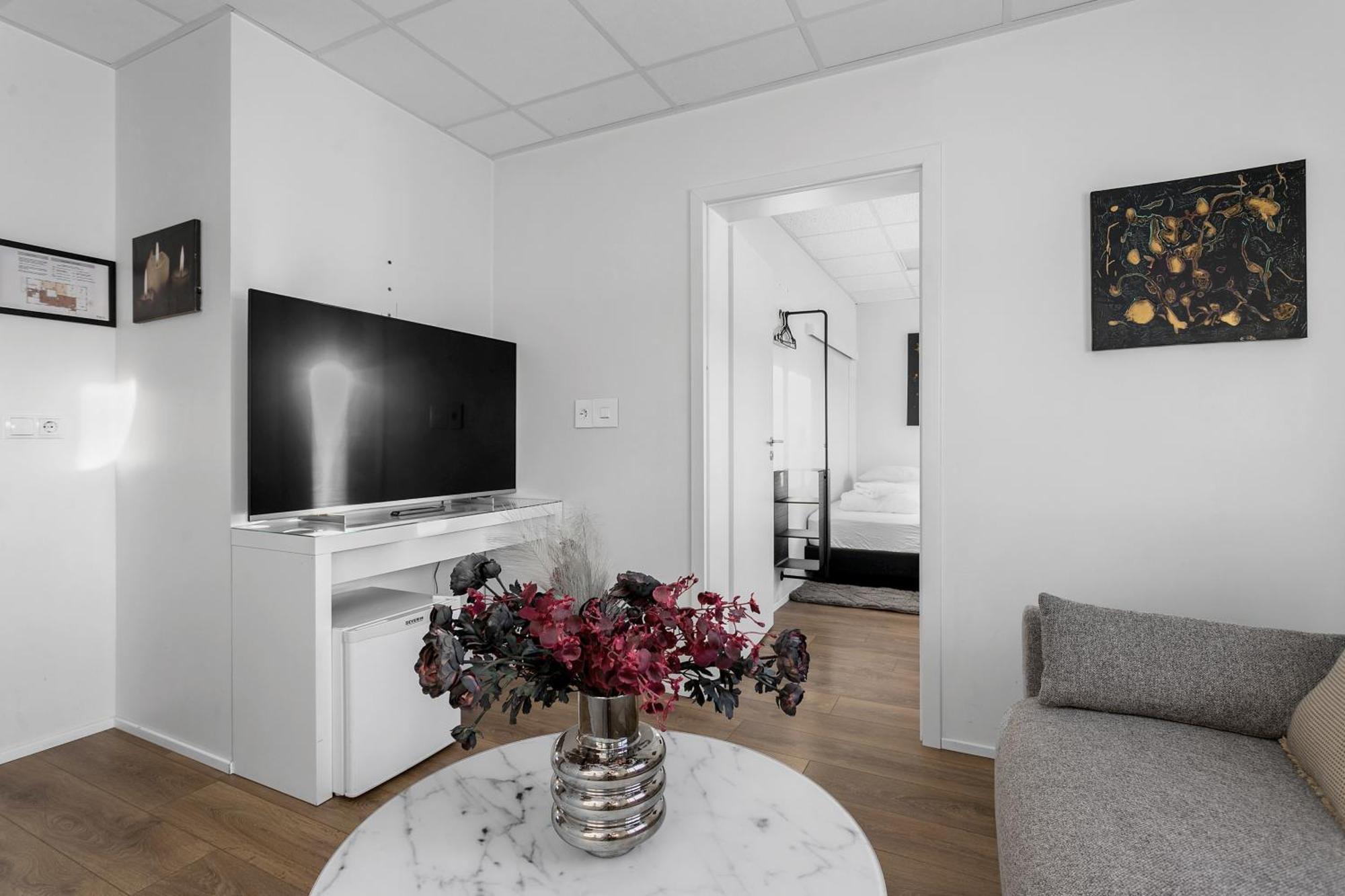 Bank Guesthouse By Kef Airport Keflavík Екстериор снимка