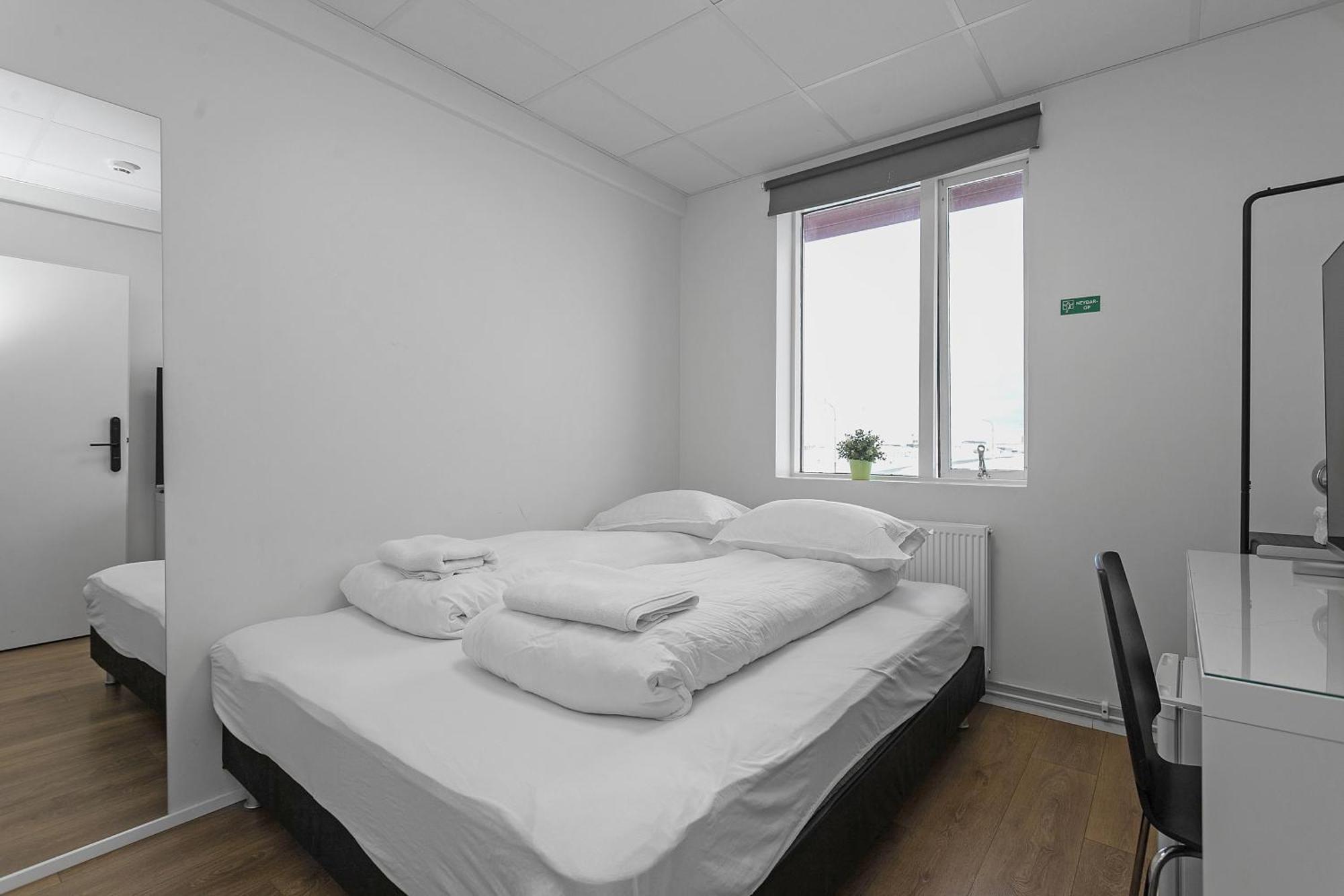 Bank Guesthouse By Kef Airport Keflavík Екстериор снимка