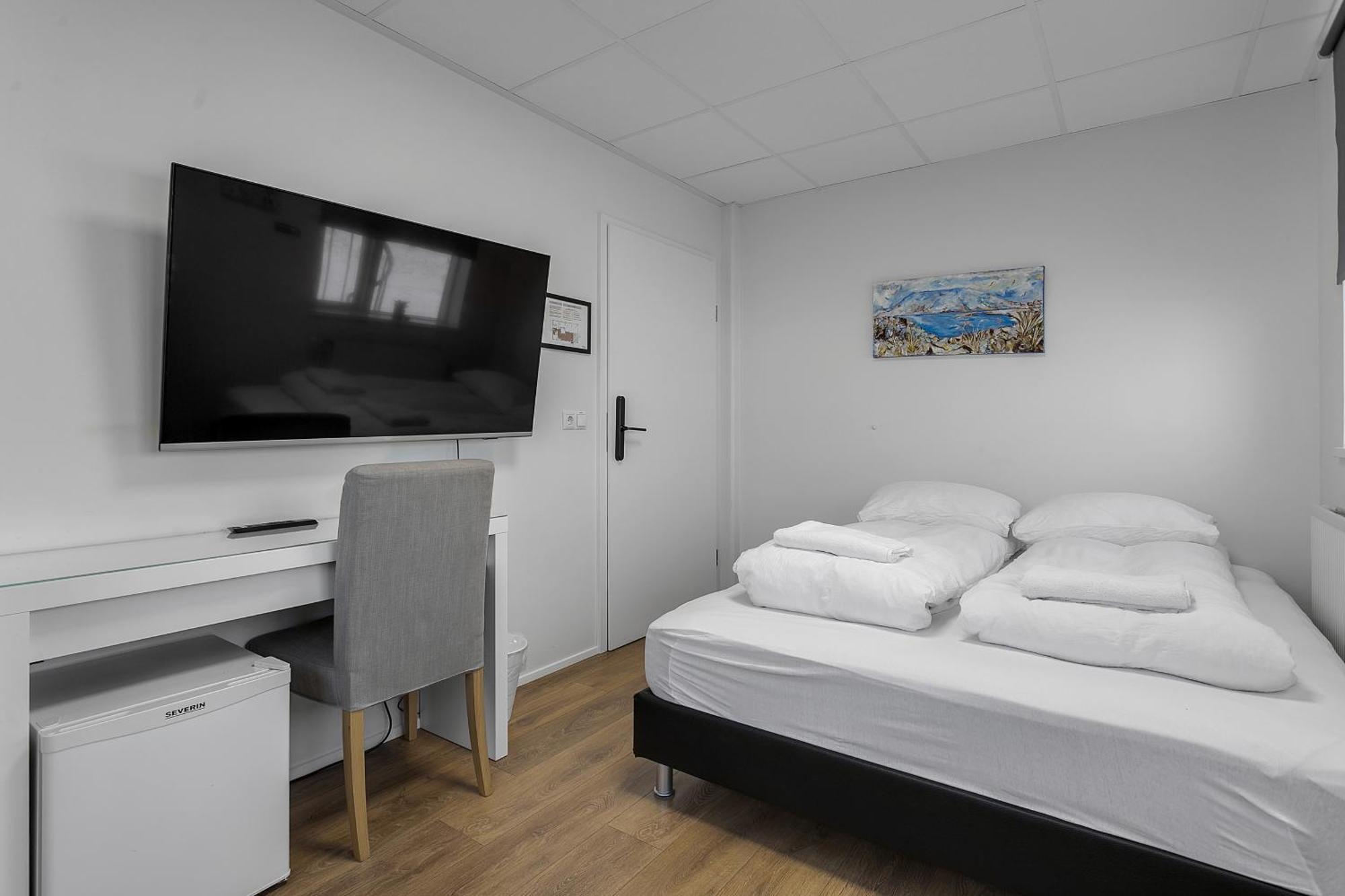 Bank Guesthouse By Kef Airport Keflavík Екстериор снимка